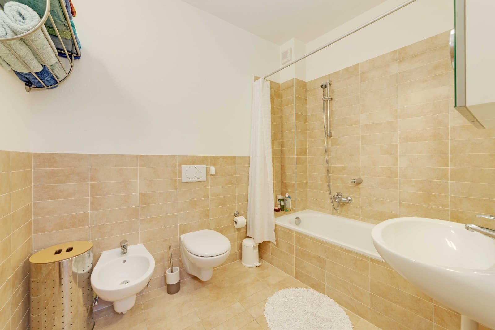 APPARTAMENTO 3.5 LOCALI, NEL NUCLEO A DUE PASSI DAL LAGO