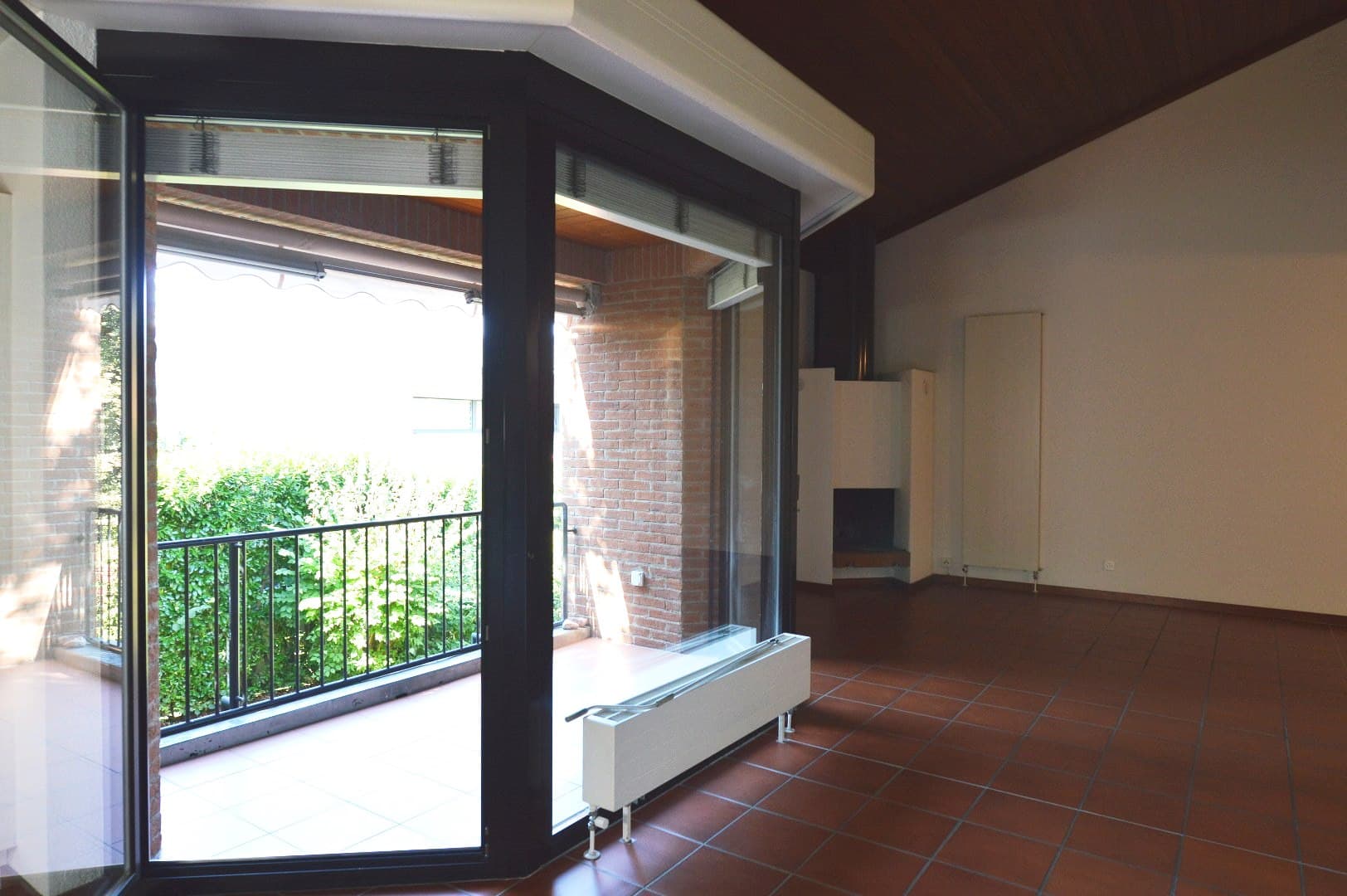 APPARTAMENTO 5.5 LOCALI CON TERRAZZA, IN ZONA TRANQUILLA NEL VERDE