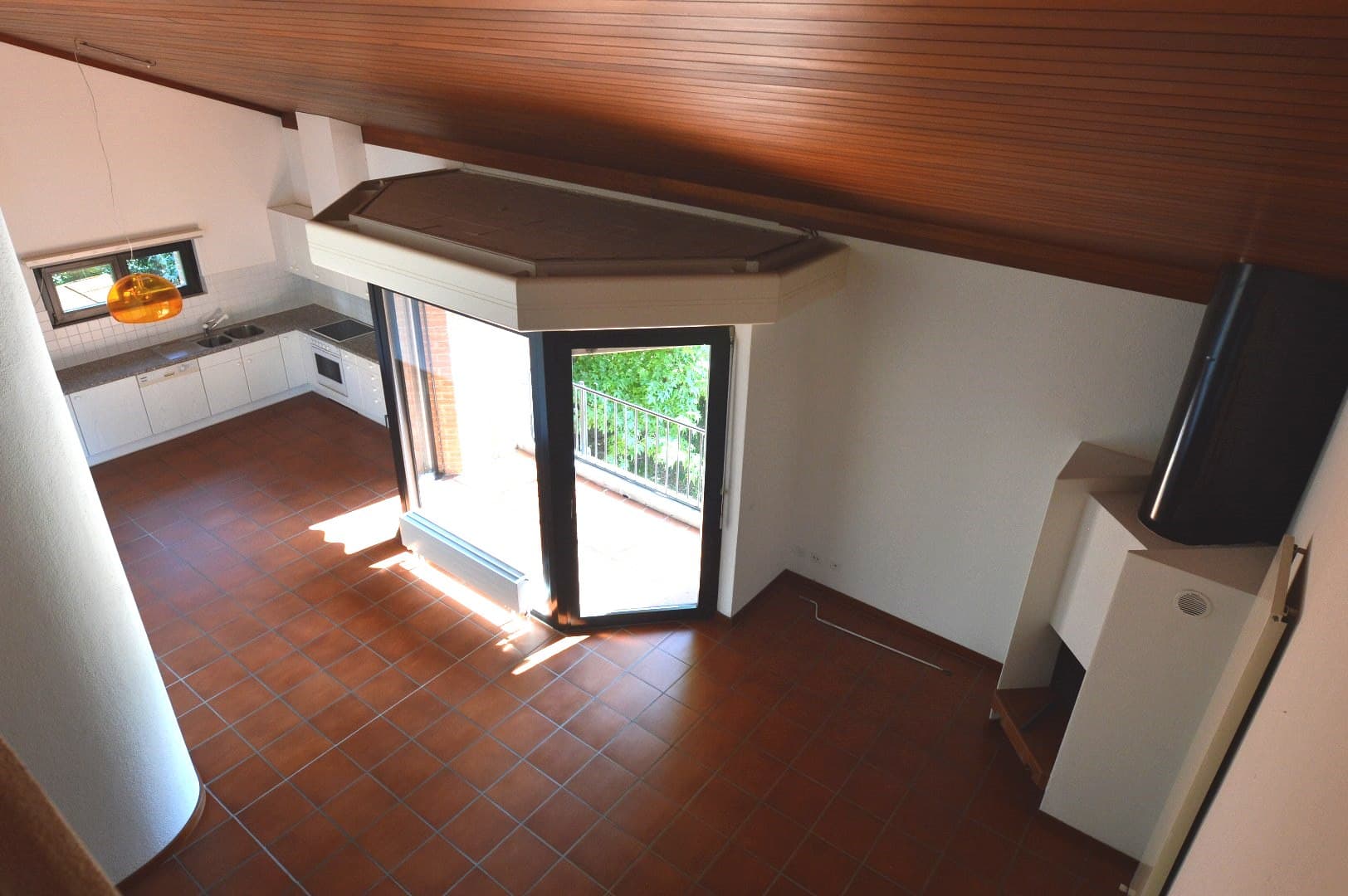 APPARTAMENTO 5.5 LOCALI CON TERRAZZA, IN ZONA TRANQUILLA NEL VERDE