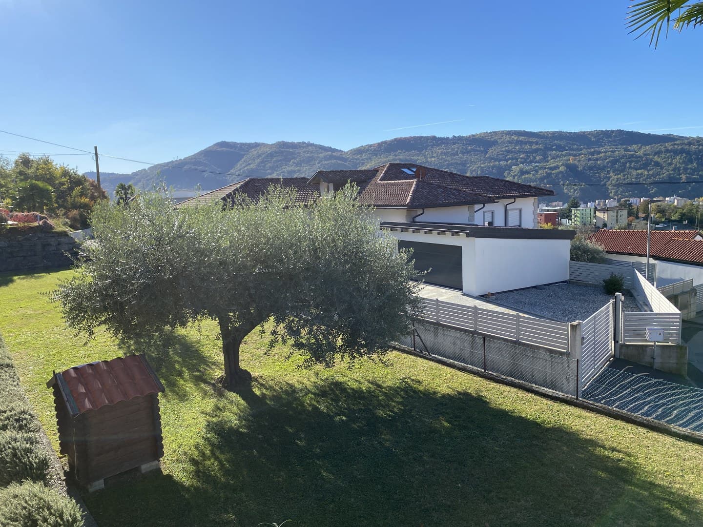 DETACHED HOUSE SURROUNDED BY GREENLAND WITH A GARDEN AND OPEN VIEWS OF THE MOUNTAINS