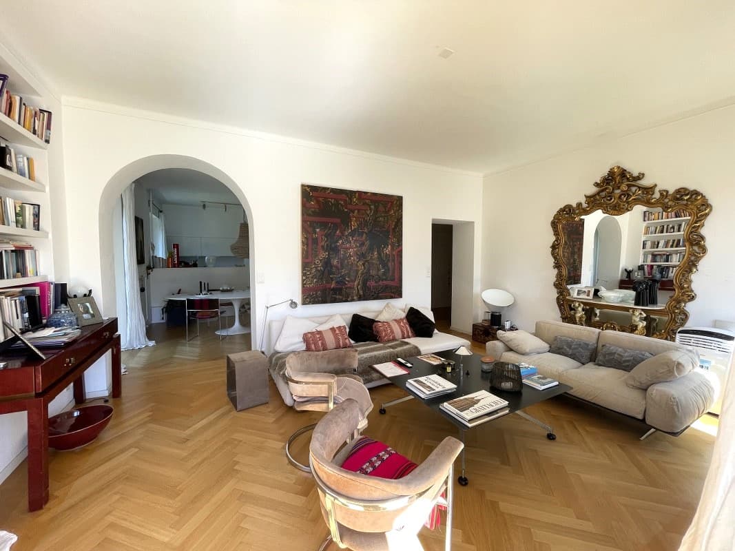 APPARTAMENTO DI 5 LOCALI CON MERAVIGLIOSA VISTA LAGO