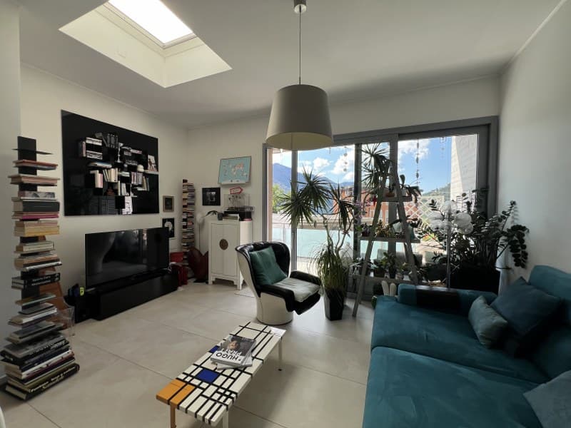 ESCLUSIVO ATTICO DI 4.5 LOCALI CON SPLENDIDA VISTA LAGO