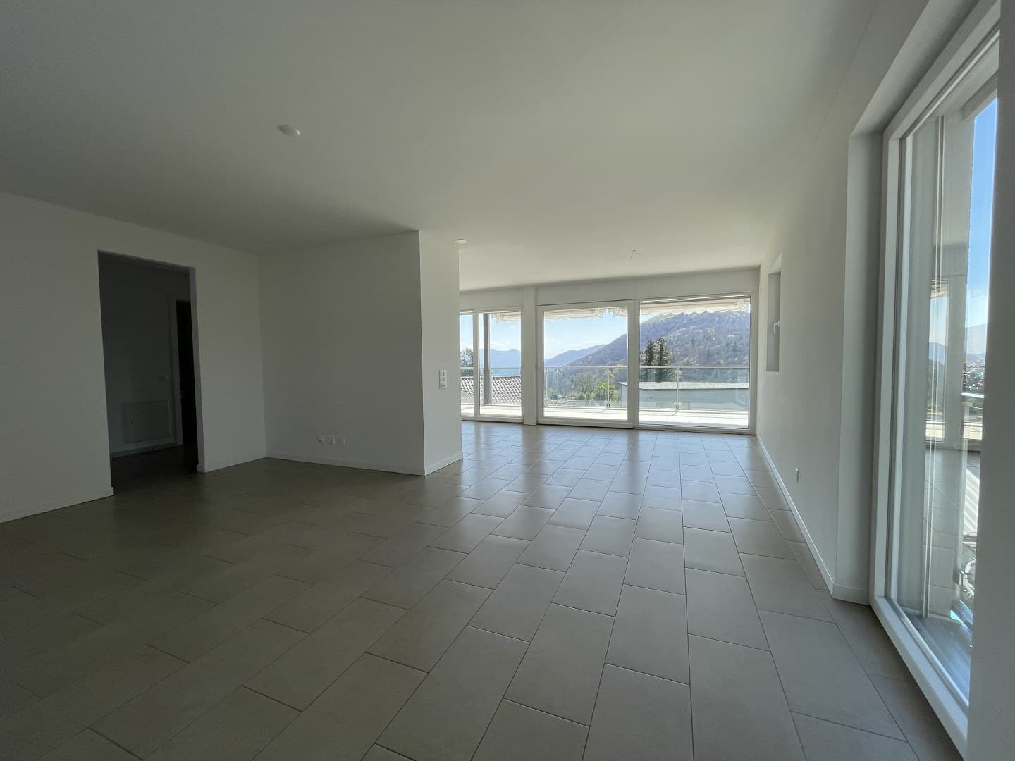 4.5 ROOM APARTMENT WITH OPEN VIEW