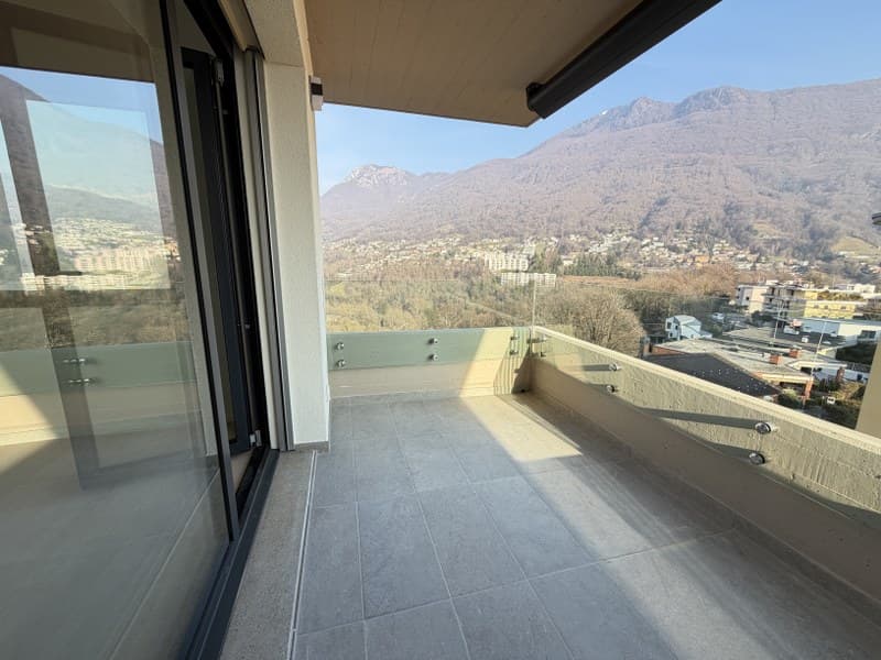 4.5-ROOM PENTHOUSE APARTMENT WITH LAKE VIEW IN ELEGANT BUILDING