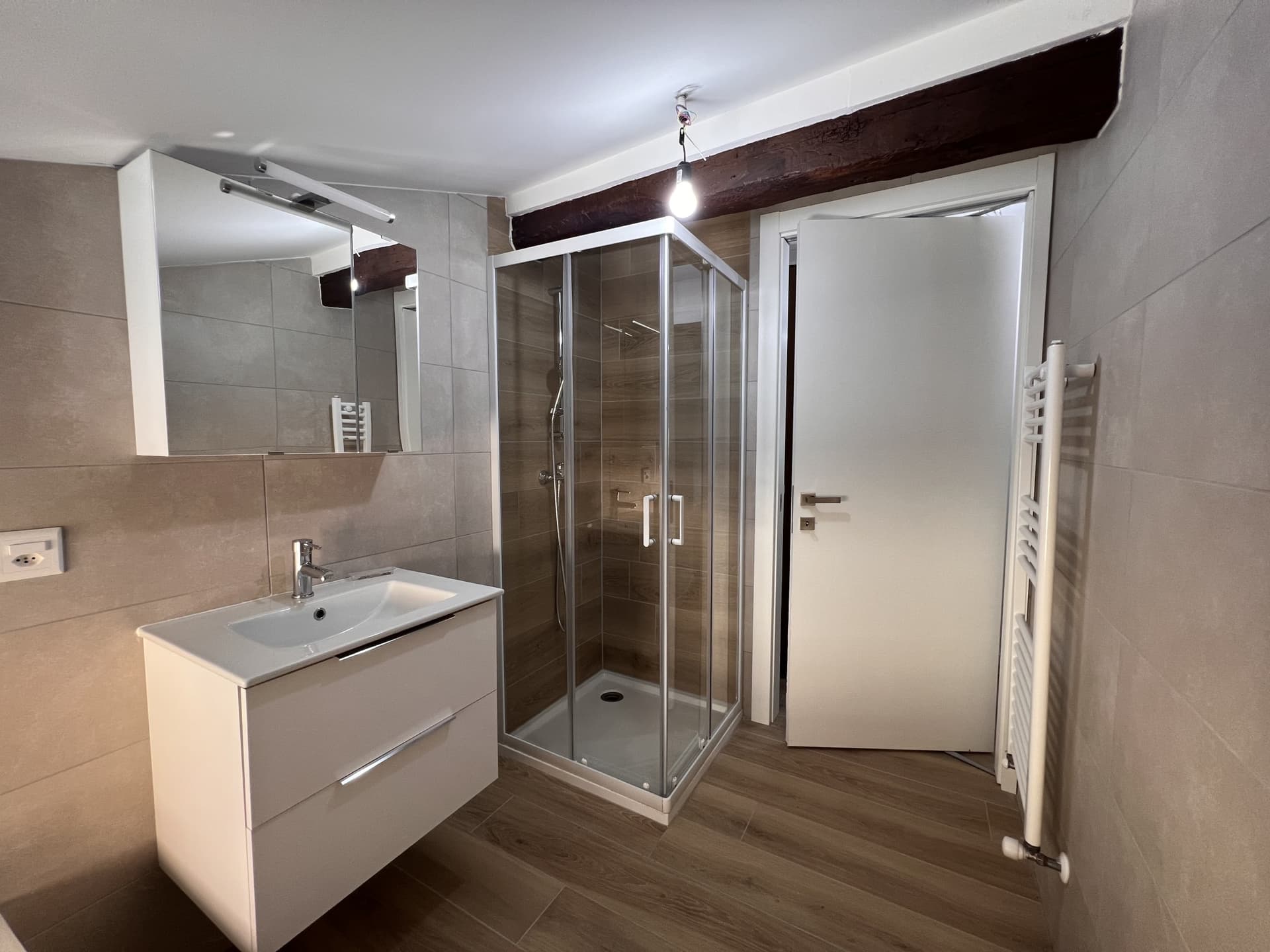 APPARTAMENTO 2.5 LOCALI MANSARDATO RISTRUTTURATO