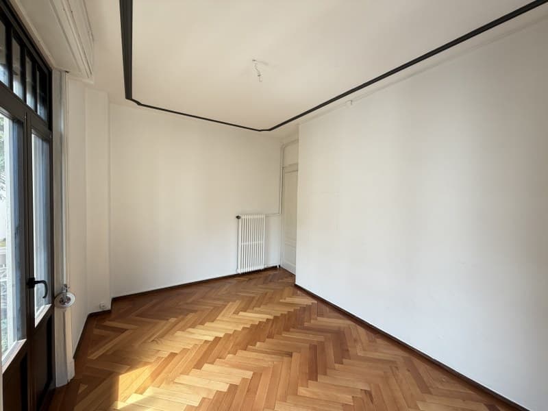 UFFICIO DI 6.5 LOCALI IN ELEGANTE VILLA D'EPOCA, IN CENTRO CITTÀ