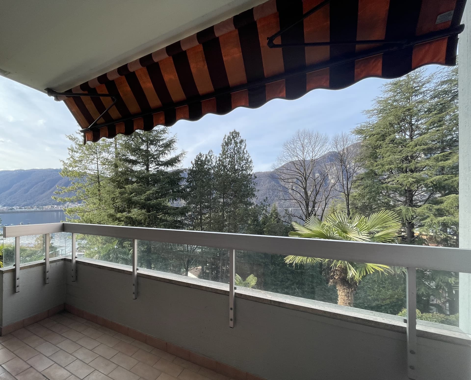 2.5 ROOM APARTMENT WITH PANORAMIC VIEW OF THE LAKE
