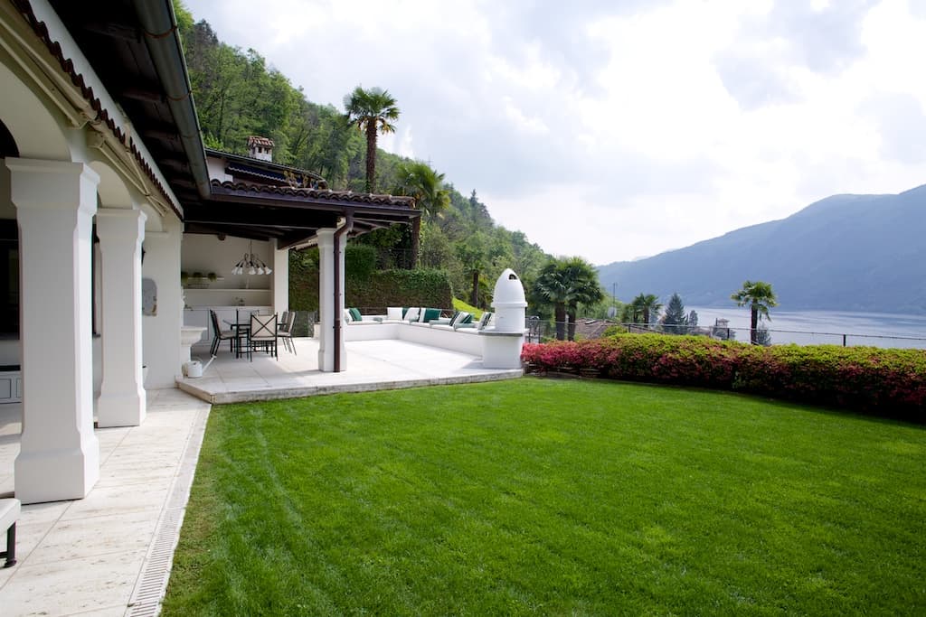 VILLA CON CHARME E VISTA APERTA SUL LAGO DI LUGANO 