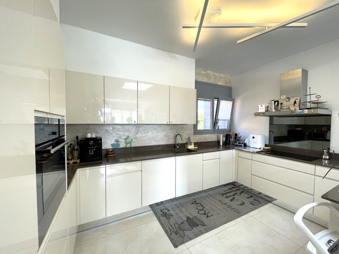  ELEGANT PENTHOUSE, LARGE SUNNY TERRACE WITH LAKE VIEW