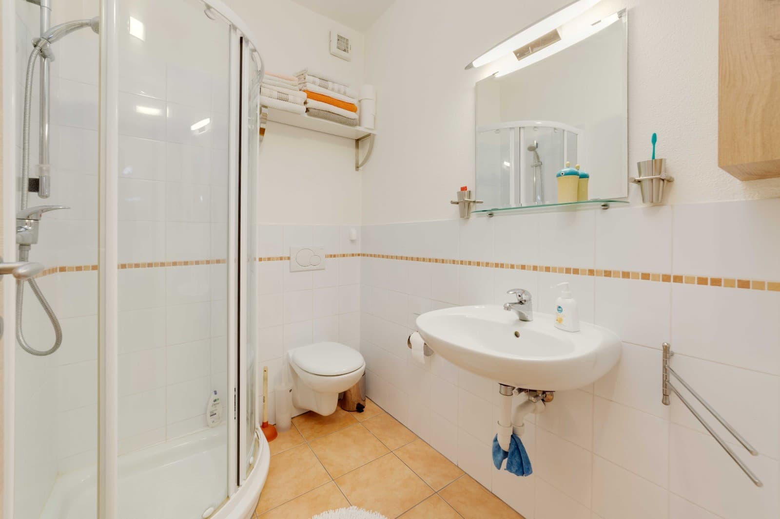 APPARTAMENTO 3.5 LOCALI, NEL NUCLEO A DUE PASSI DAL LAGO