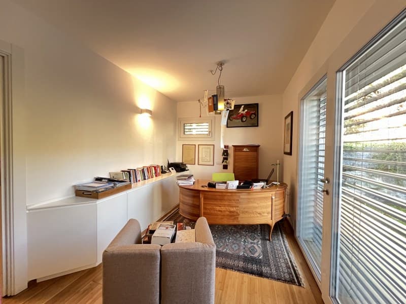 ELEGANT MODERN VILLA WITH LARGE GARDEN