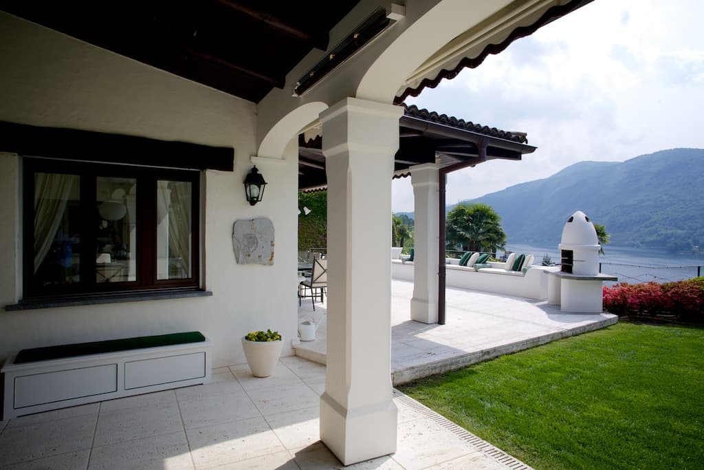 VILLA CON CHARME E VISTA APERTA SUL LAGO DI LUGANO 