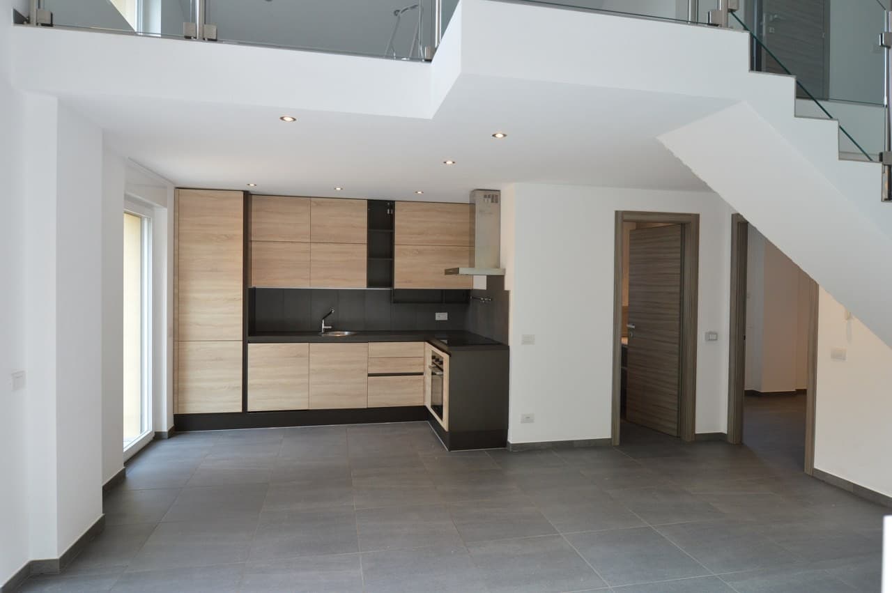 BRIGHT FAMILY HOME WITH TWO APARTMENTS