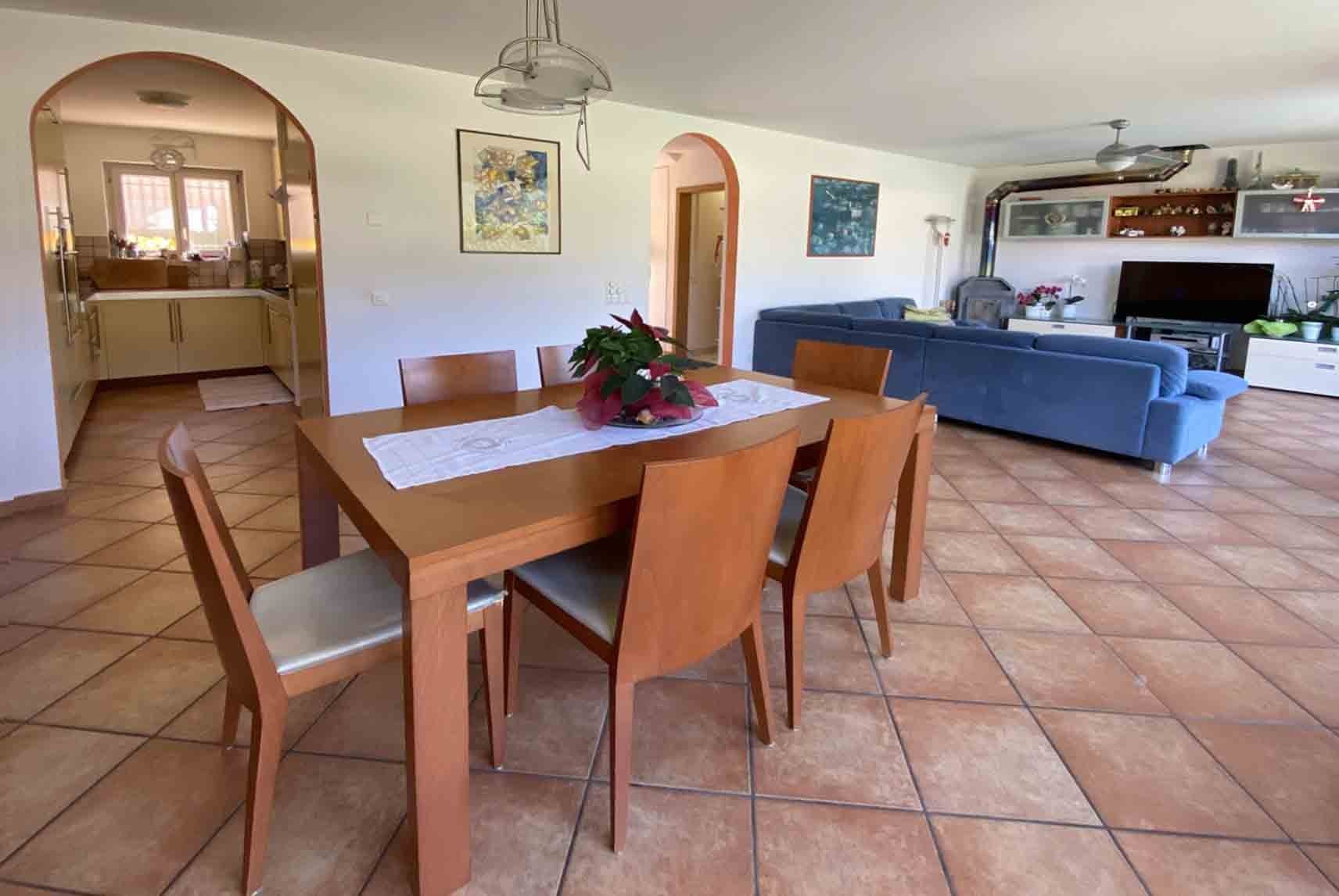 TWO-FAMILY VILLA WITH LARGE GARDEN