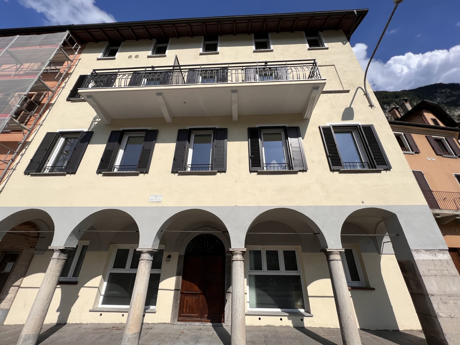 GROUND FLOOR STUDIO - FULLY RENOVATED