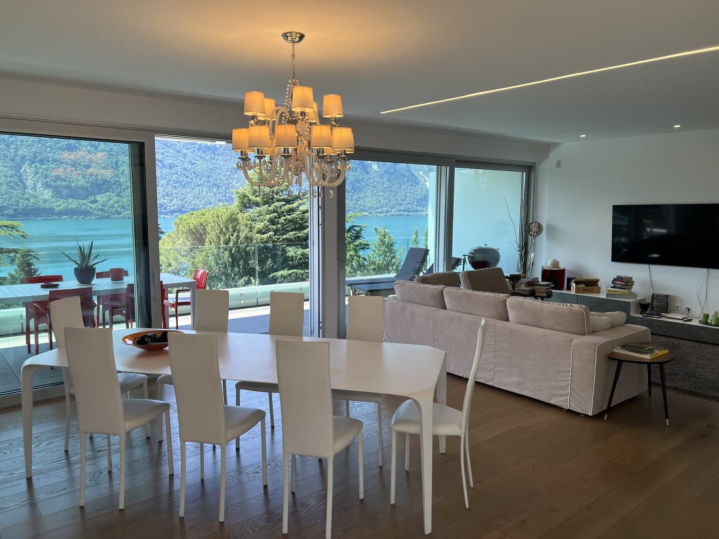 APPARTAMENTO 3.5 LOCALI MODERNO CON VISTA LAGO MERAVIGLIOSO