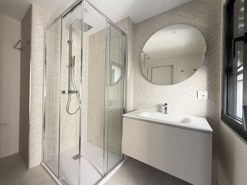 APPARTAMENTO 4.5 LOCALI CON GIARDINO AD USO ESCLUSIVO IN ELEGANTE PALAZZINA