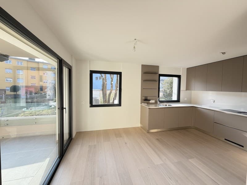 APPARTAMENTO 4.5 LOCALI CON GIARDINO AD USO ESCLUSIVO IN ELEGANTE PALAZZINA