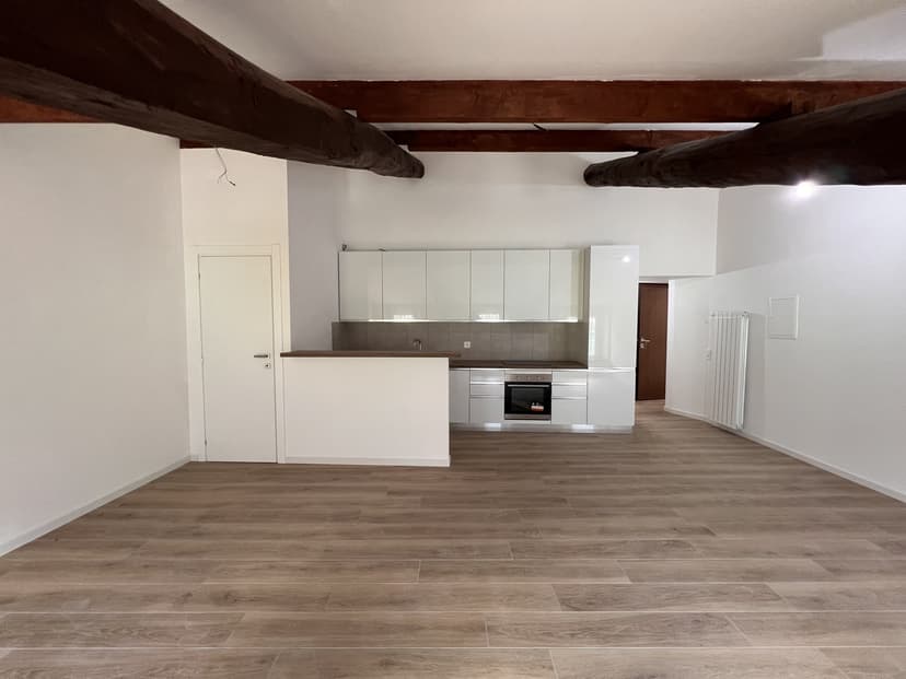 APPARTAMENTO 2.5 LOCALI MANSARDATO RISTRUTTURATO