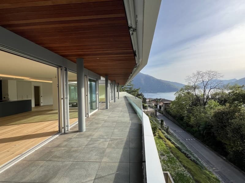 FAVOLOSO ATTICO DI NUOVA COSTRUZIONE, CON MERAVIGLIOSA VISTA LAGO