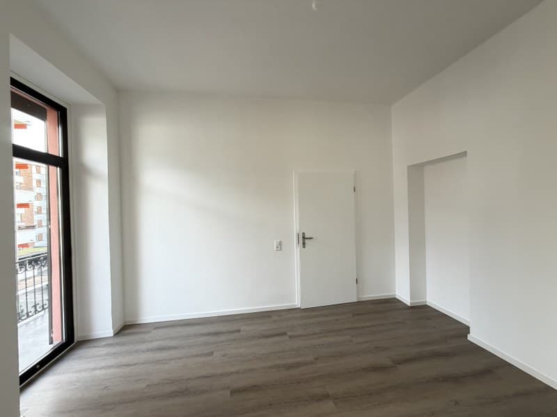 APPARTAMENTO COMPLETAMENTE RINNOVATO DI 2.5 LOCALI AL SECONDO PIANO CON BALCONE