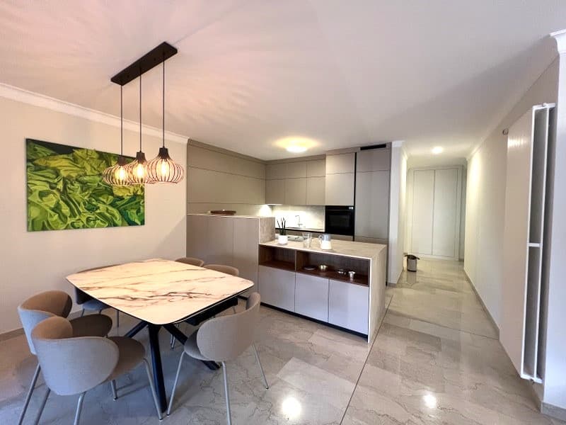 PRESTIGIOSO ATTICO DI  3.5 LOCALI A BORDO LAGO 