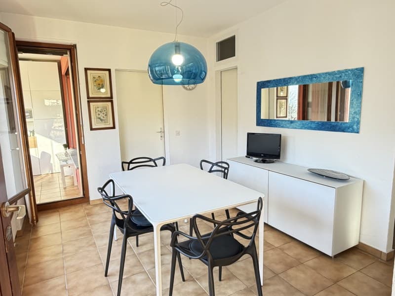 ELEGANTE E COMODO 2.5 LOCALI, DIRETTAMENTE FRONTE LAGO