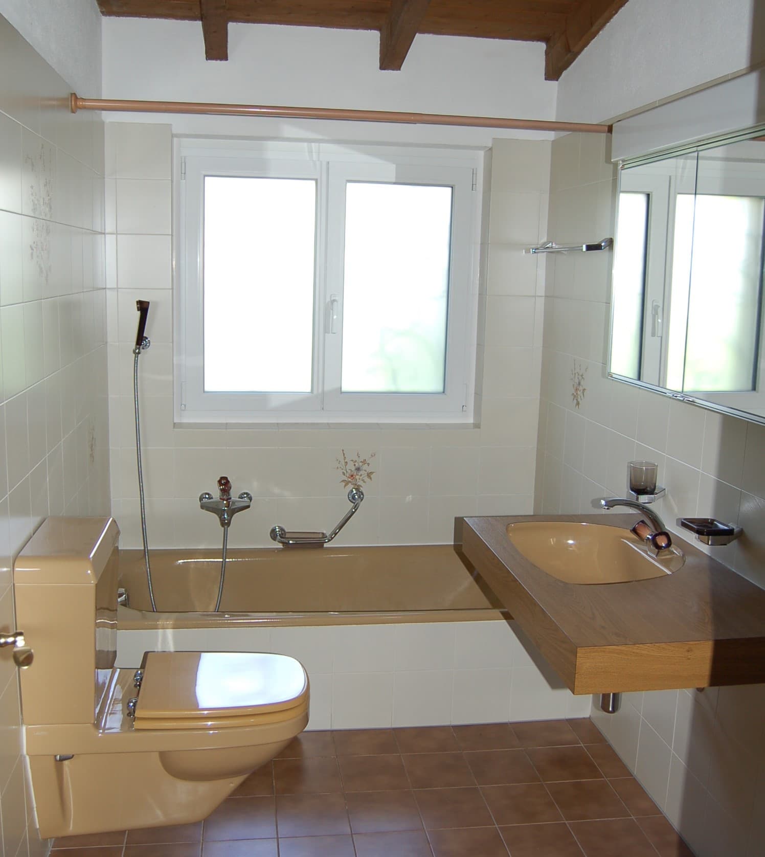 CASA UNIFAMILIARE CON GRANDE AREA VERDE PRIVATA