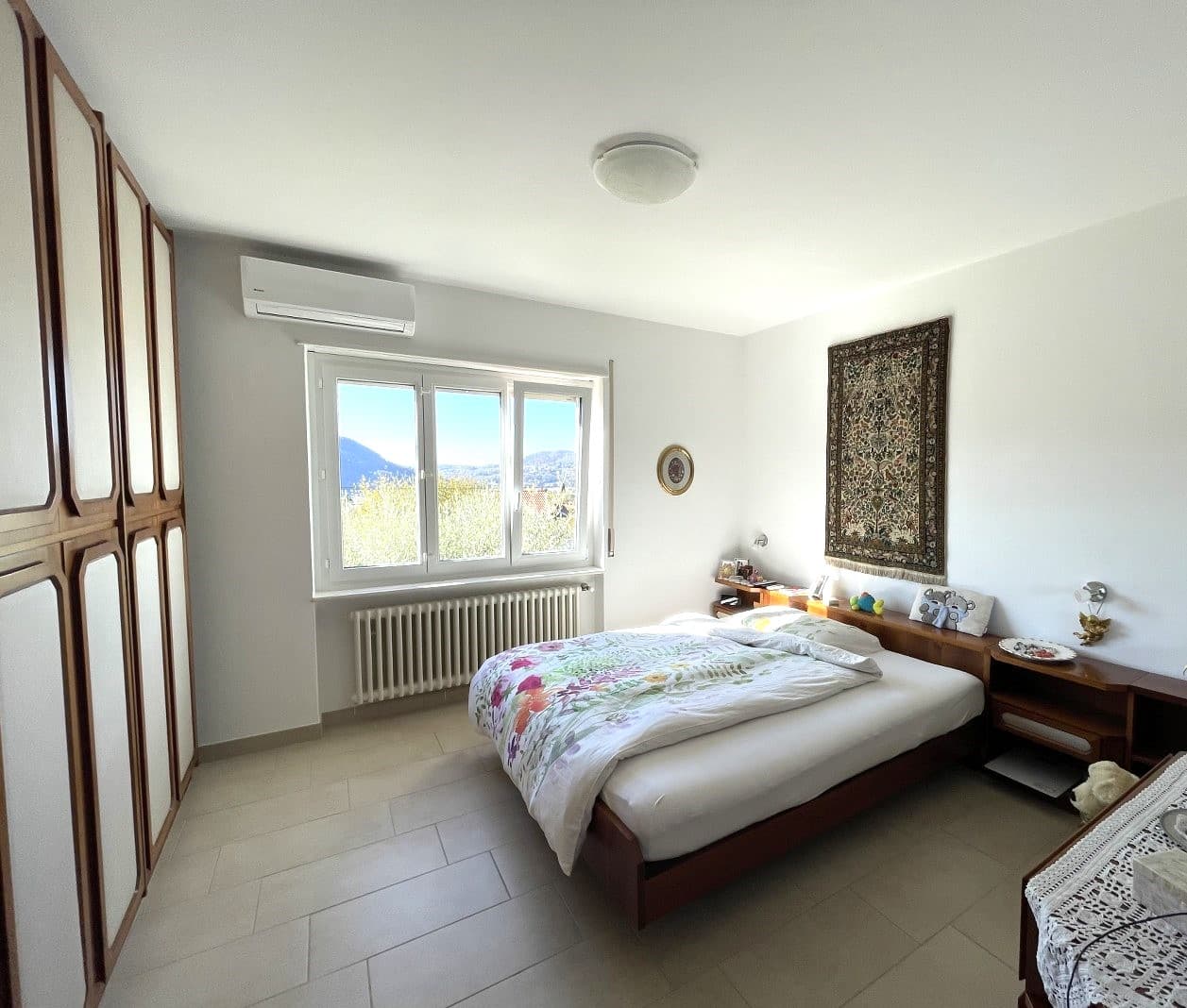 DETACHED HOUSE SURROUNDED BY GREENLAND WITH A GARDEN AND OPEN VIEWS OF THE MOUNTAINS