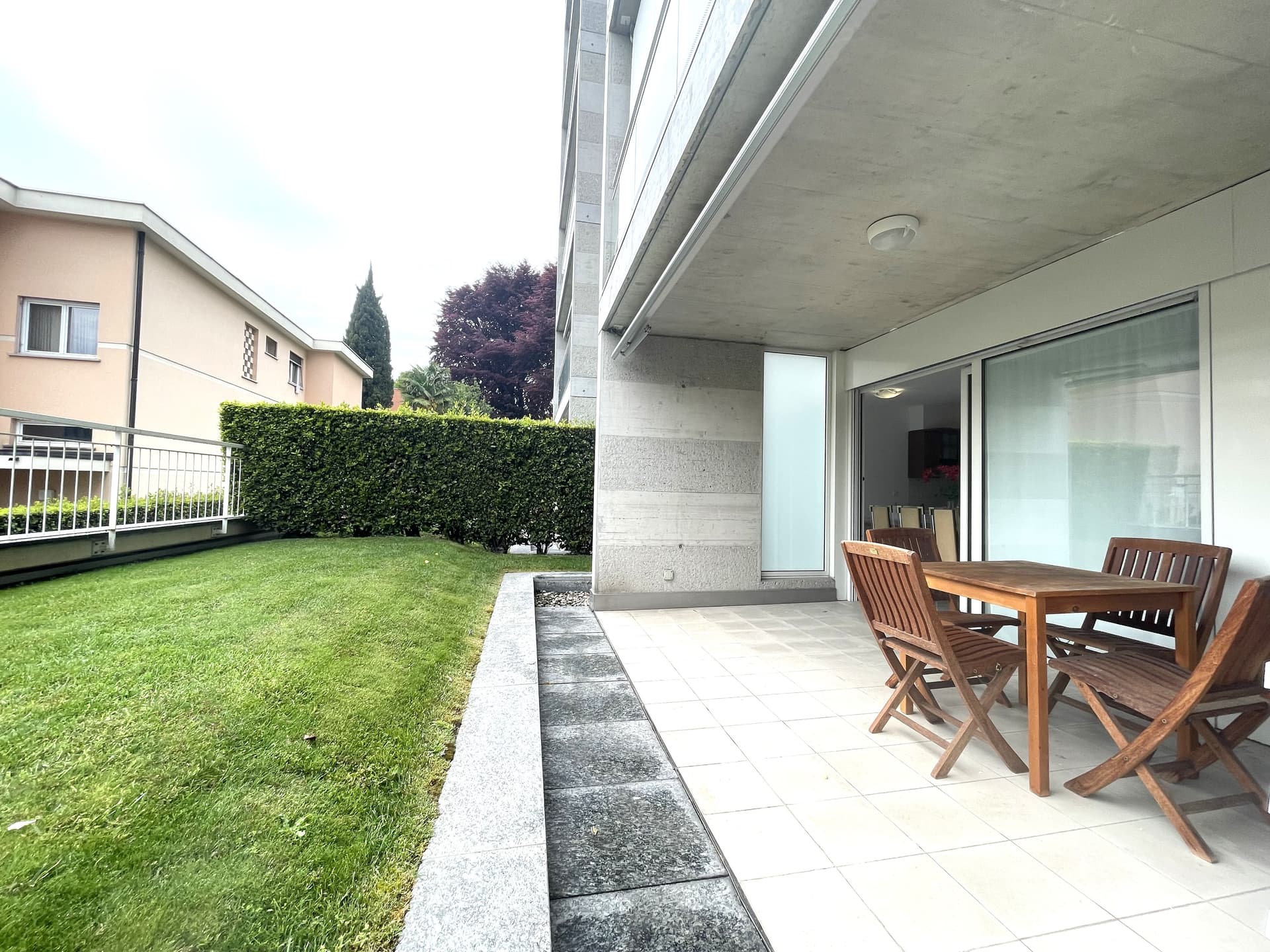 APPARTAMENTO ARREDATO 3.5 LOCALI CON GIARDINO PRIVATO