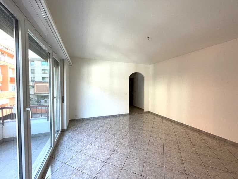 APPARTAMENTO 2.5 LOCALI CON BALCONE