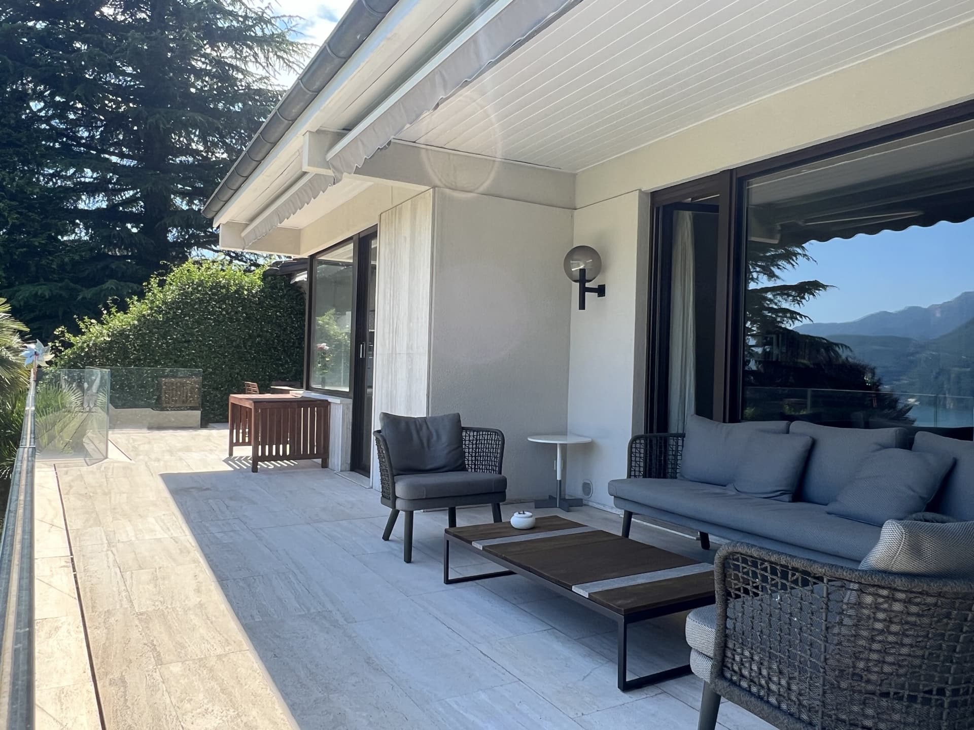 LUSSUOSA VILLA IN POSIZIONE PRIVILEGIATA