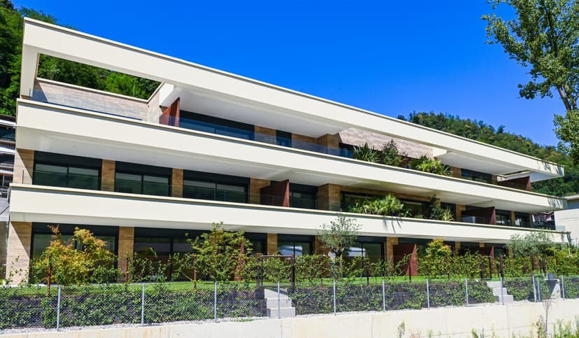 SPLENDIDO E SOLIVO 2.5 LOCALI ARREDATO CON GIARDINO