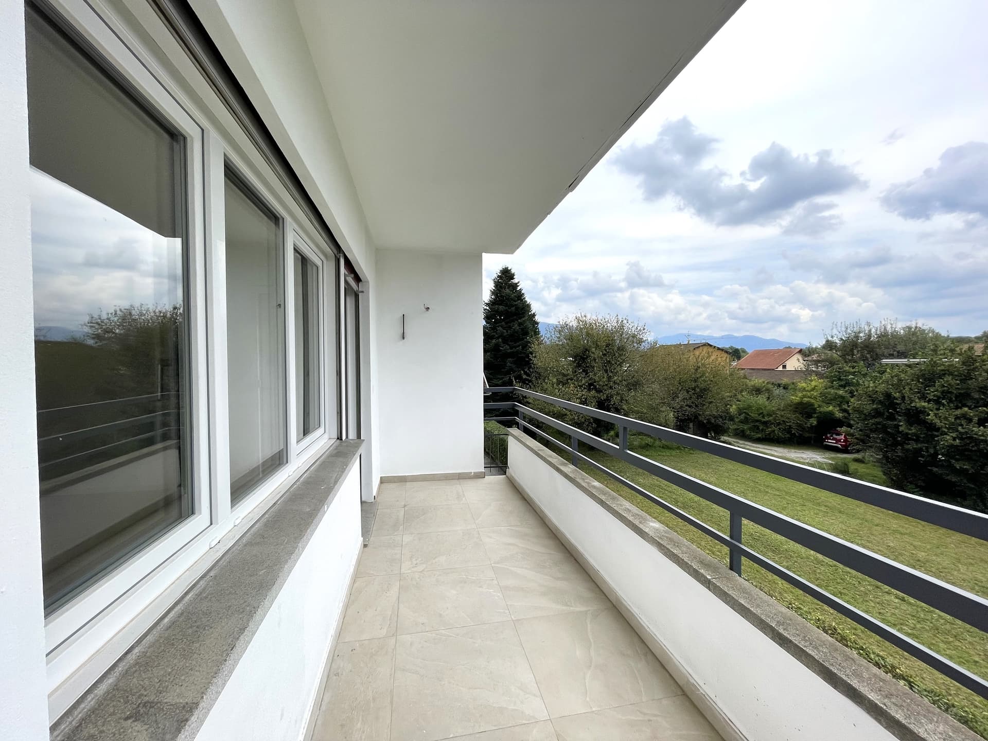 4.5-ROOM APARTMENT WITH OPEN VIEW OF THE LAND