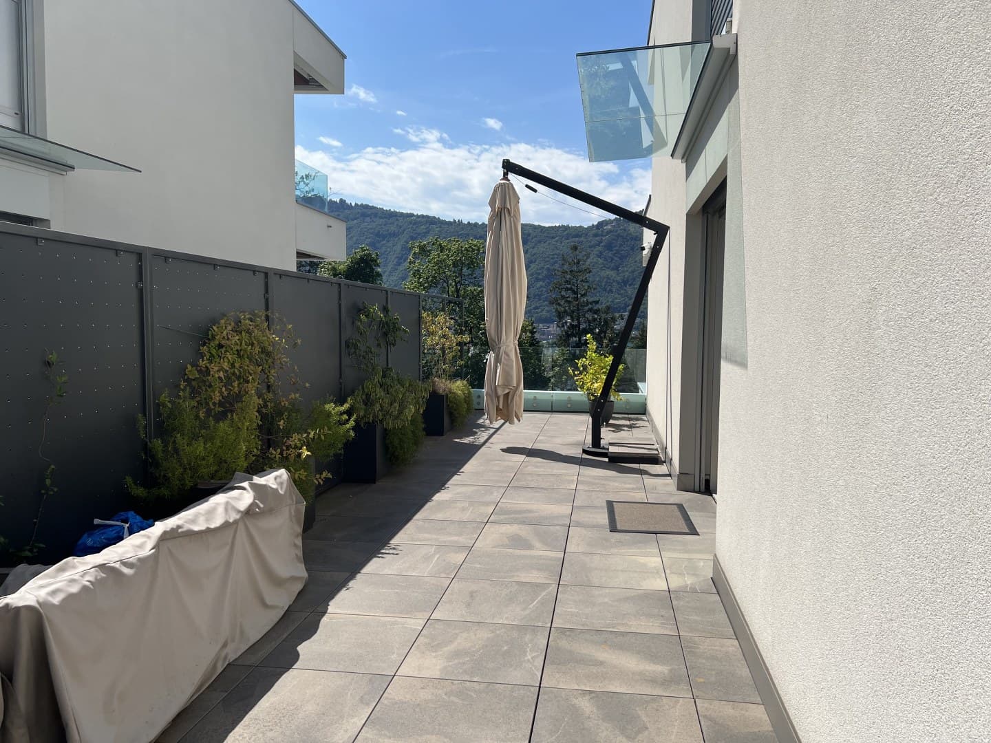 APPARTAMENTO 3.5 LOCALI MODERNO CON VISTA LAGO MERAVIGLIOSO