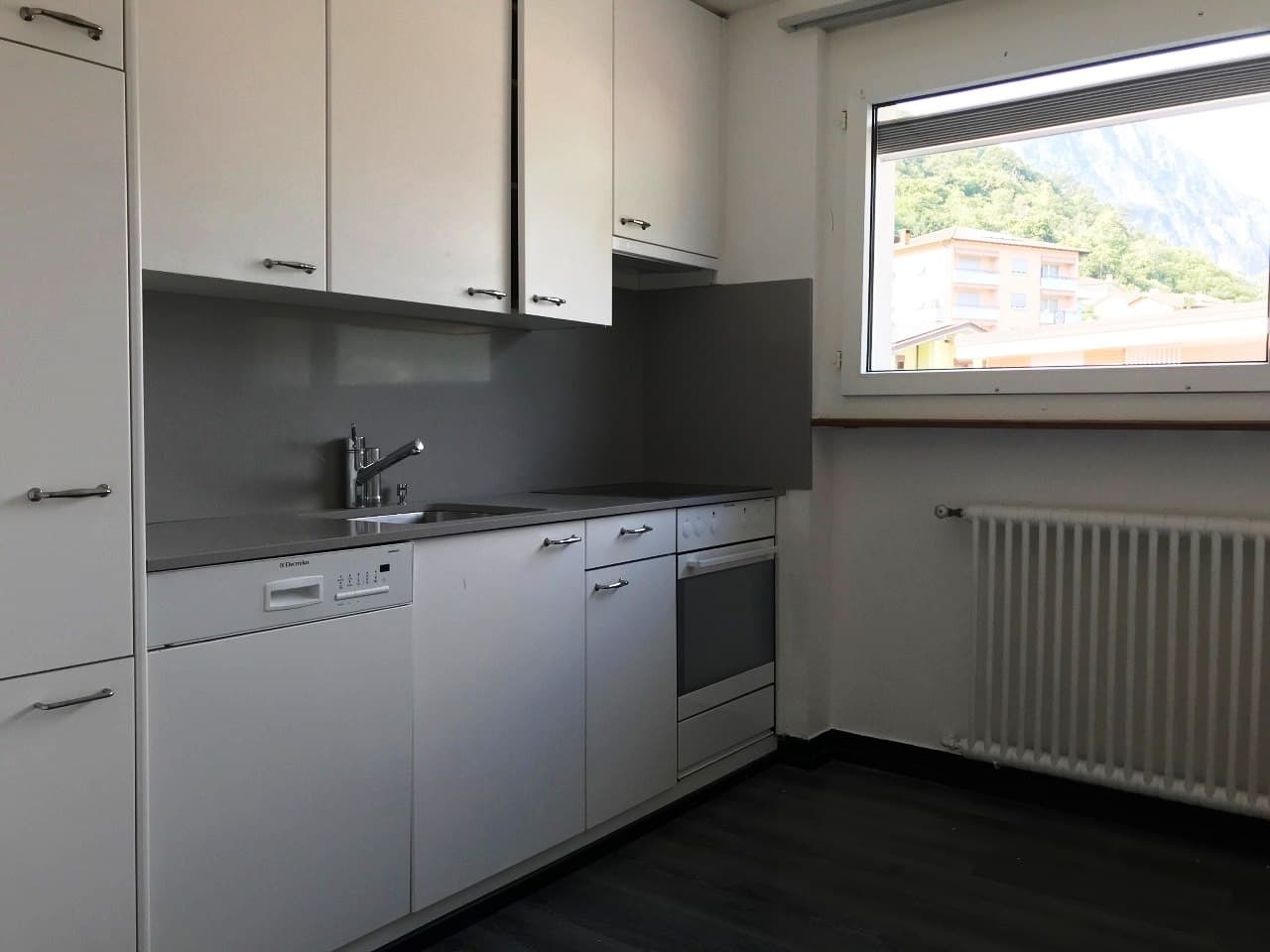 4.5 ROOM APARTMENT WITH PARTIAL LAKE VIEW