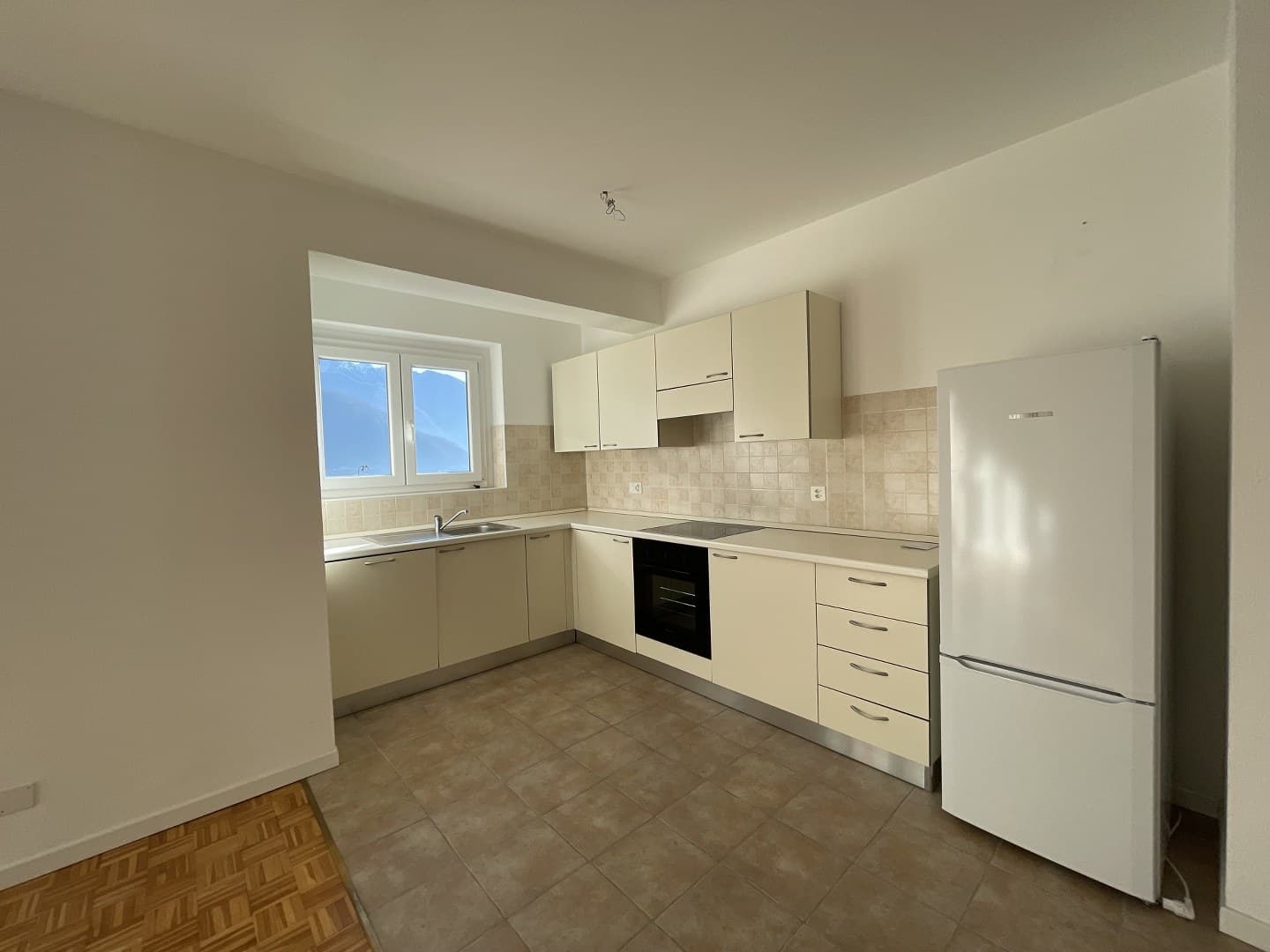 APPARTAMENTO 2.5 LOCALI AL SECONDO PIANO CON VISTA LAGO