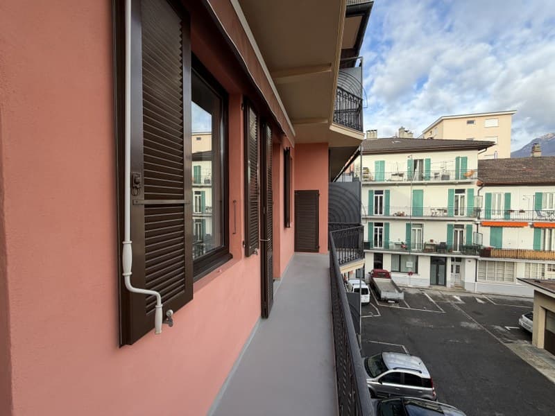 APPARTAMENTO COMPLETAMENTE RINNOVATO DI 2.5 LOCALI AL SECONDO PIANO CON BALCONE