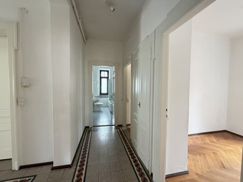 APPARTAMENTO 5.5 LOCALI IN ELEGANTE VILLA D'EPOCA, IN CENTRO CITTÀ