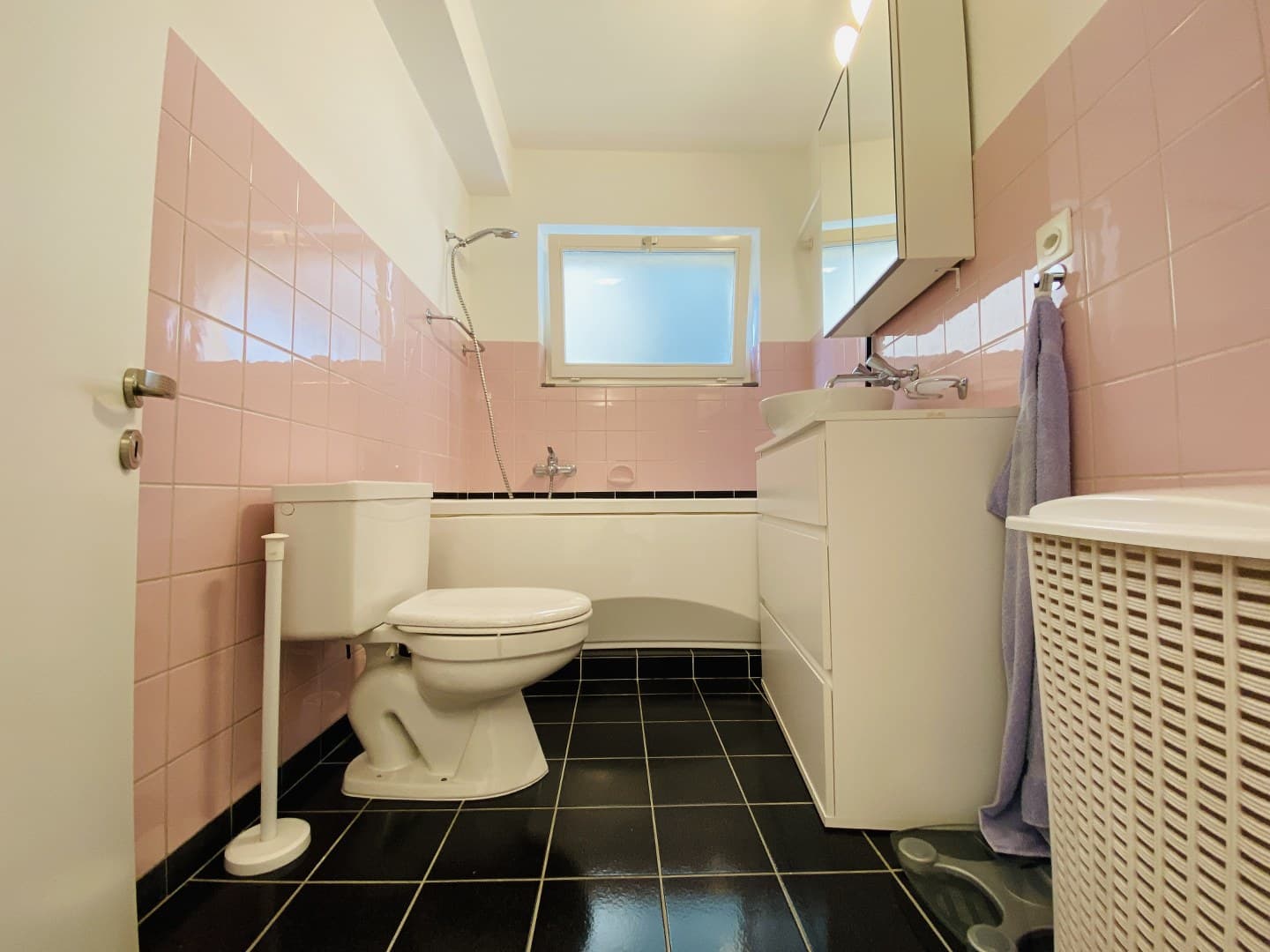 CHARMING 2.5-ROOM APARTMENT IN THE HEART OF THE HISTORIC CENTER