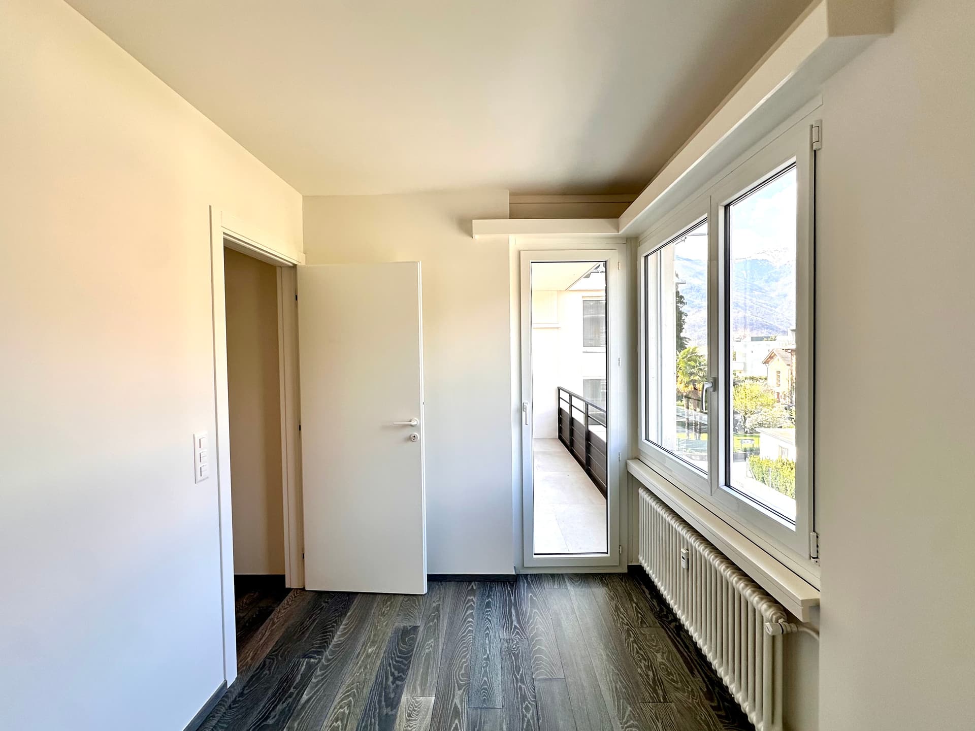 FULLY RENOVATED 4.5 APARTMENT - TOP FLOOR