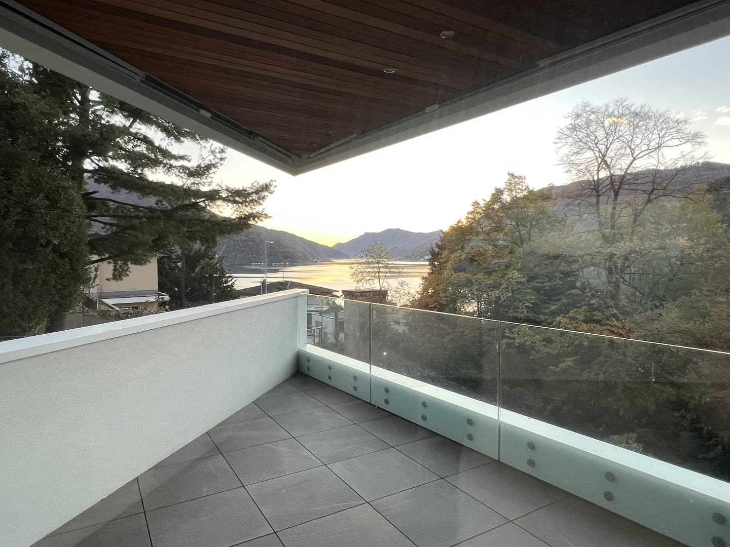 NUOVO APPARTAMENTO DI 5.5 LOCALI CON SPETTACOLARE VISTA LAGO