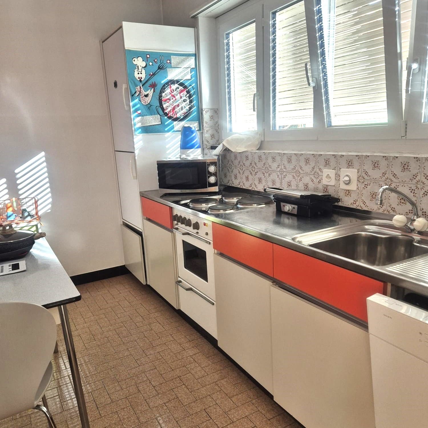 DETACHED HOUSE SURROUNDED BY GREENLAND WITH A GARDEN AND OPEN VIEWS OF THE MOUNTAINS