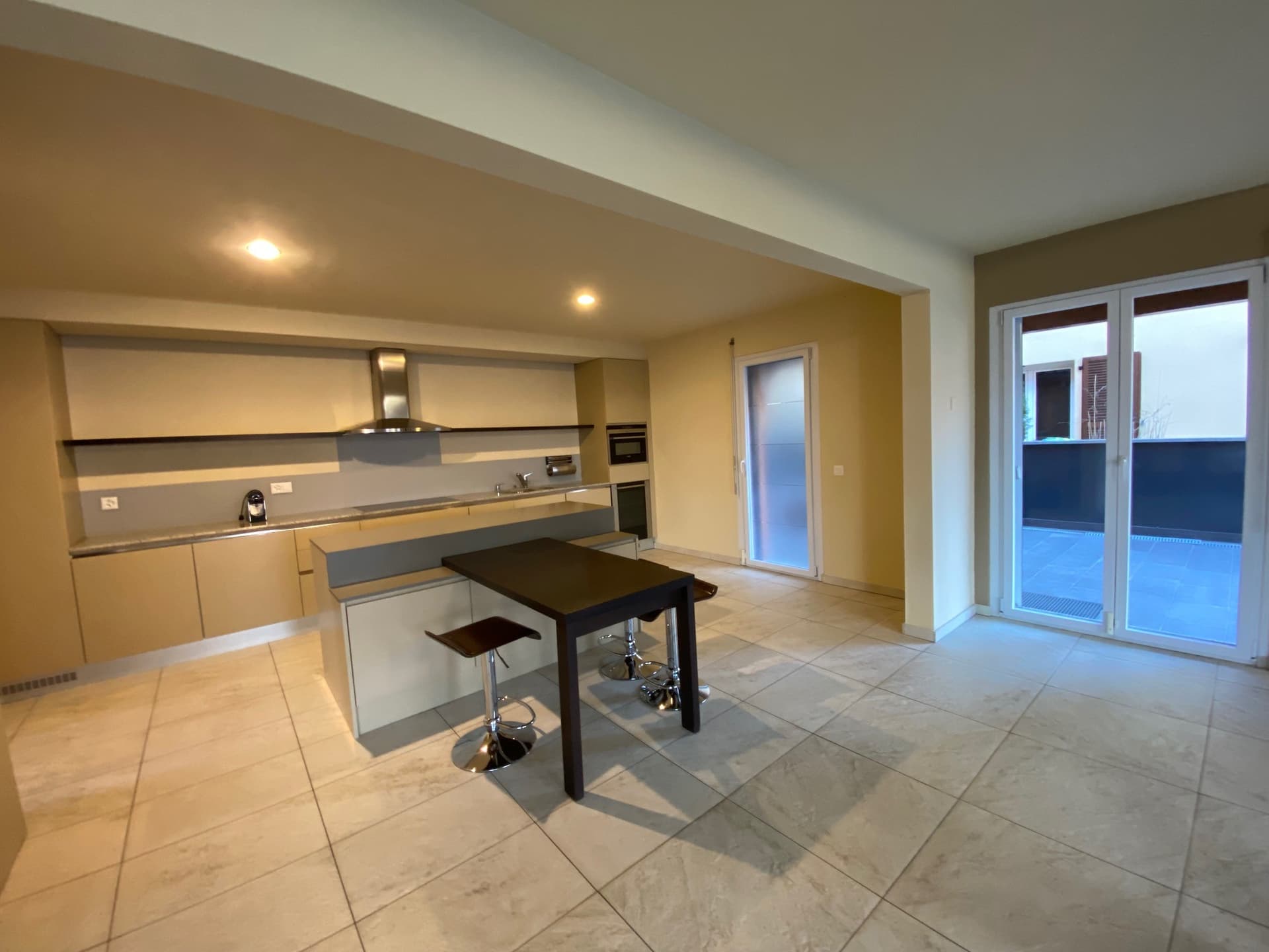 CASA UNIFAMILIARE NEL VERDE