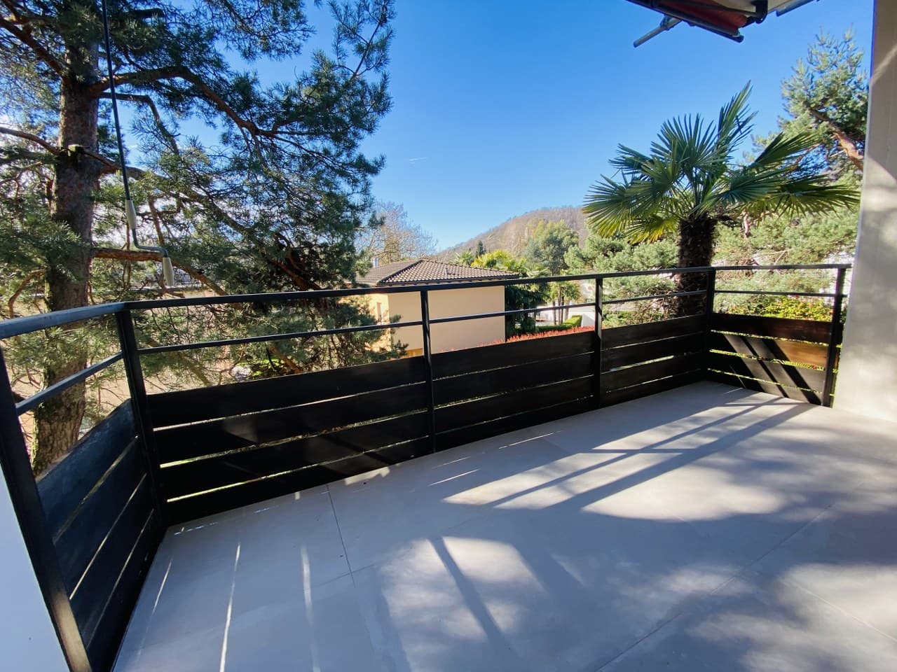 RENOVATED 4.5 ROOMS APARTMENT WITH SHARED SWIMMING POOL