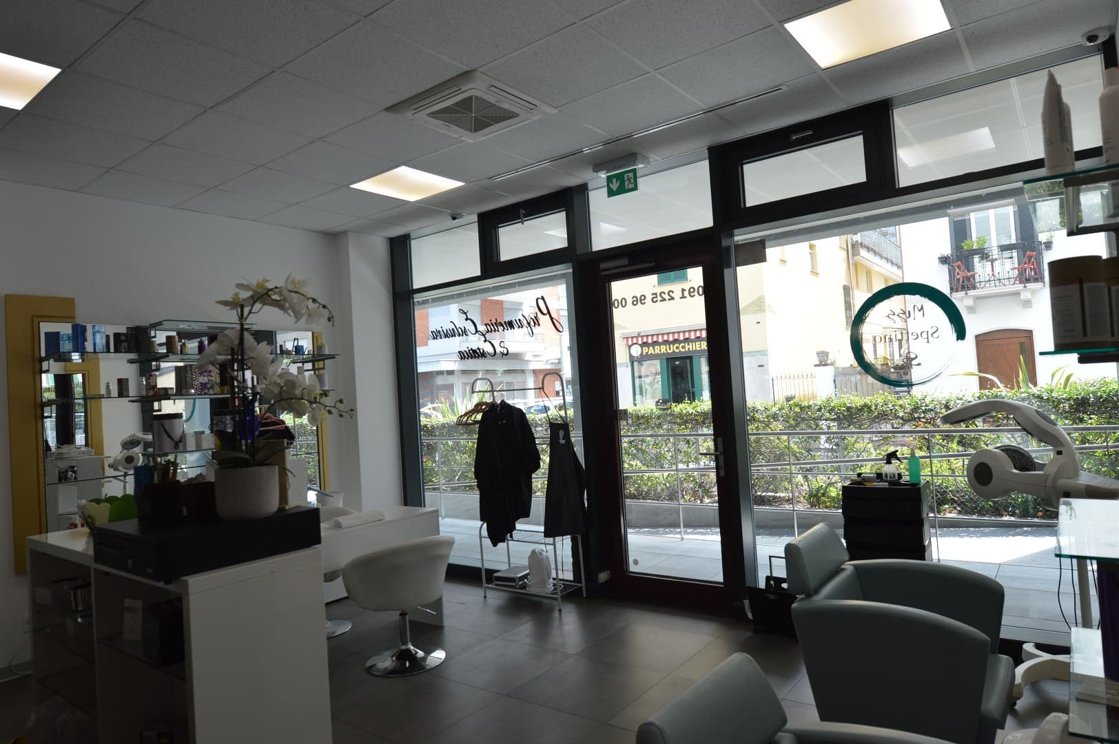 INTERESSANTE LOCALE COMMERCIALE AL PIANTERRENO CON VETRINE