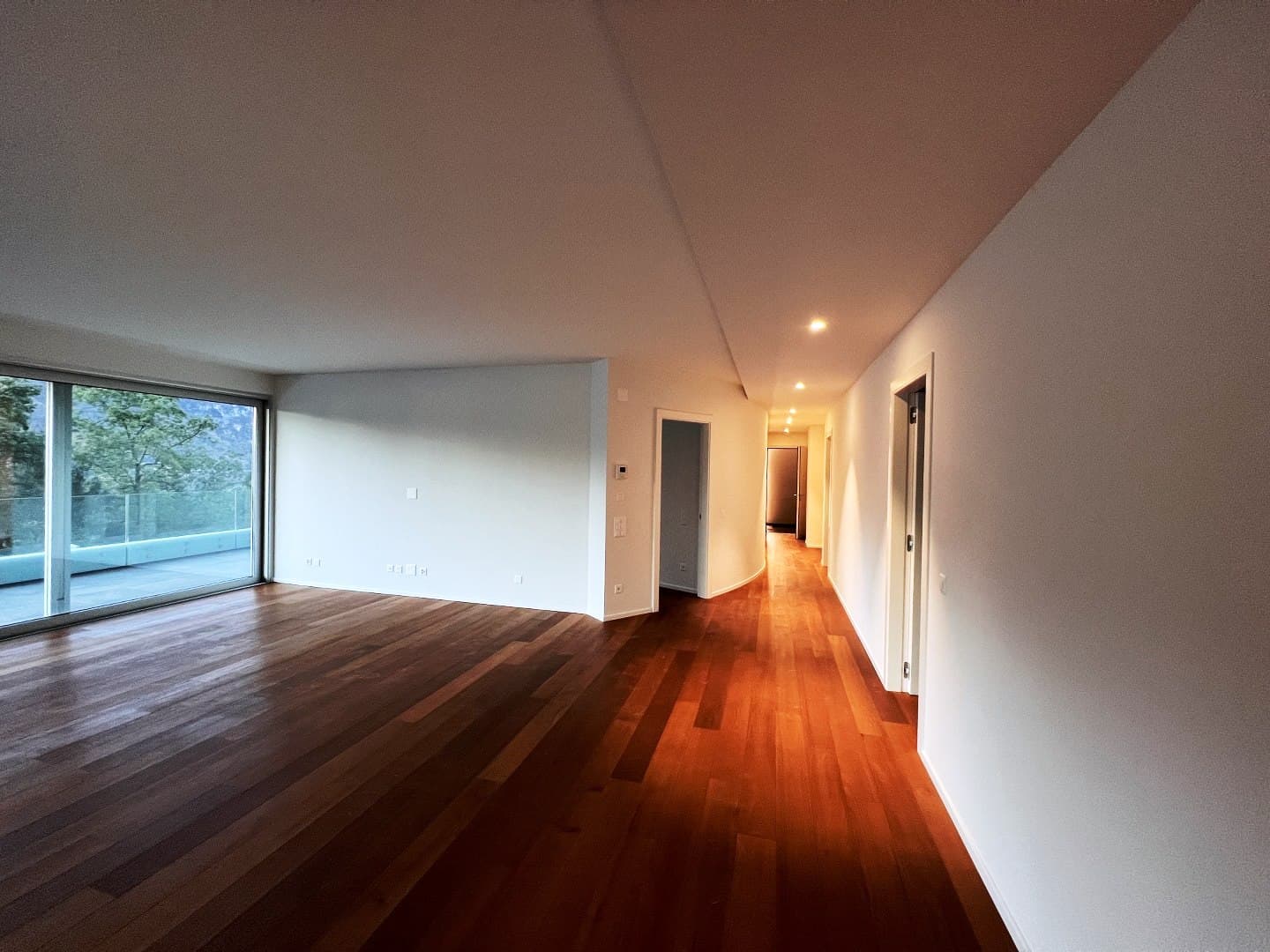 NUOVO APPARTAMENTO DI 5.5 LOCALI CON SPETTACOLARE VISTA LAGO