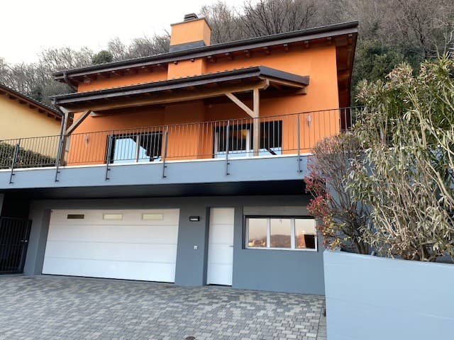 CASA UNIFAMILIARE NEL VERDE