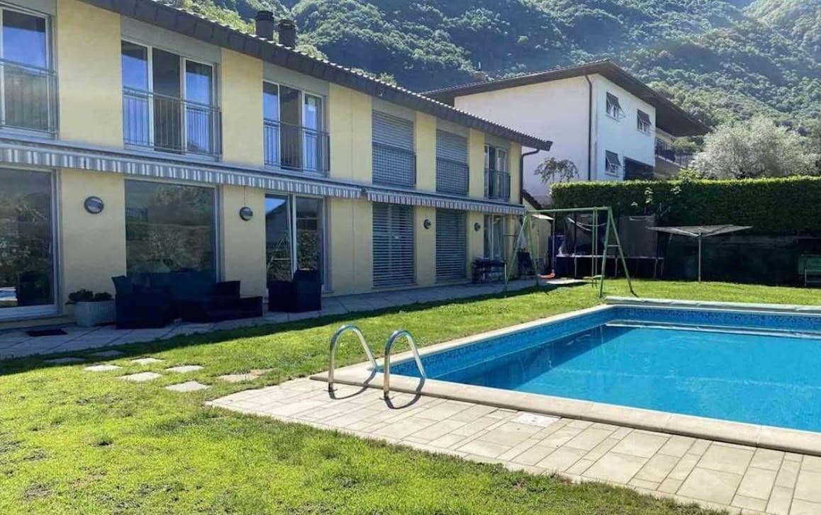 TWO-FAMILY VILLA WITH LARGE GARDEN