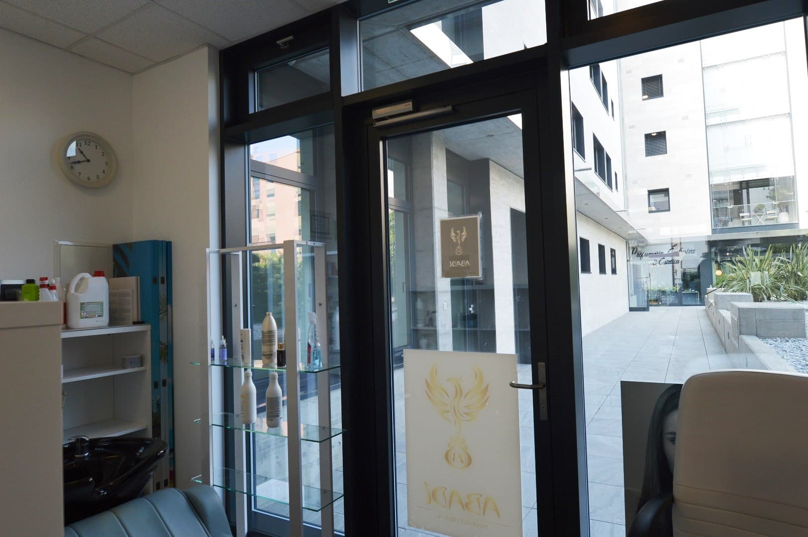 INTERESSANTE LOCALE COMMERCIALE AL PIANTERRENO CON VETRINE